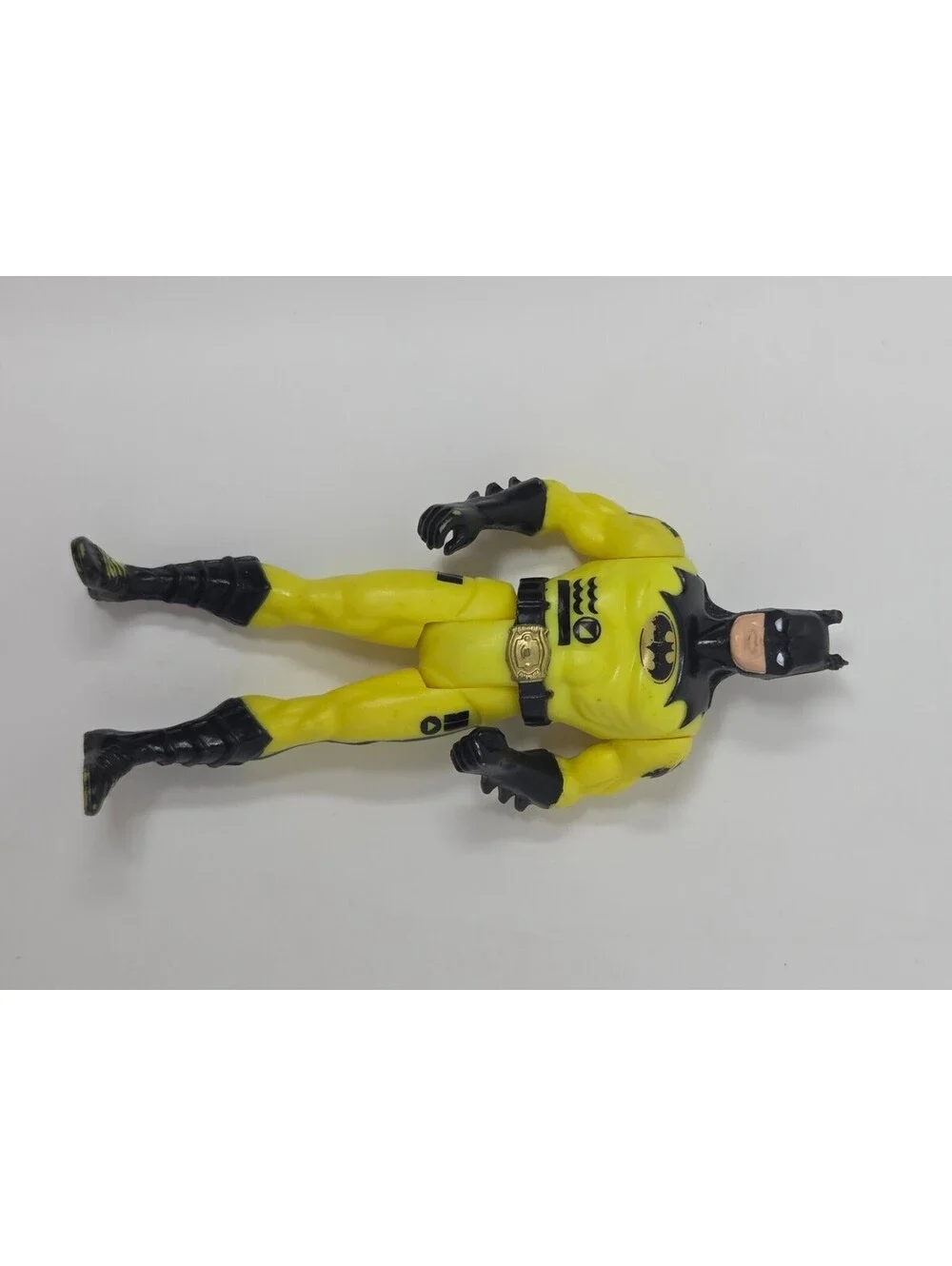 Kenner 1990 DC Comics Batman Action Figure Yellow And Black Suit w/ Utility Belt